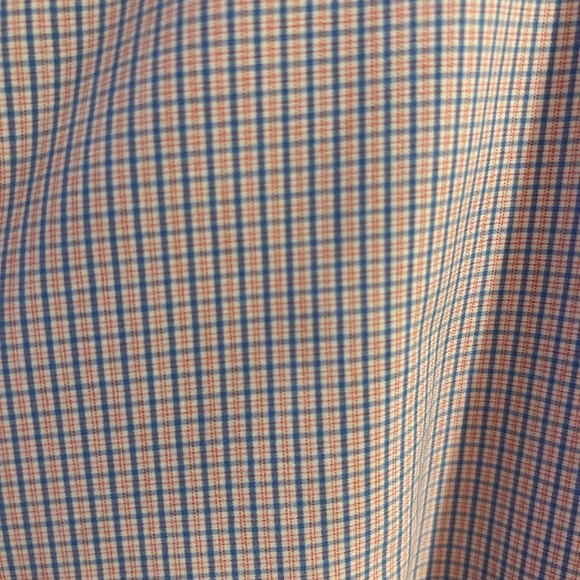 Effortlessly Chic: Unleash Your Style with UNTUCKit’s Modern Shirts for Men - Picture 4 of 5